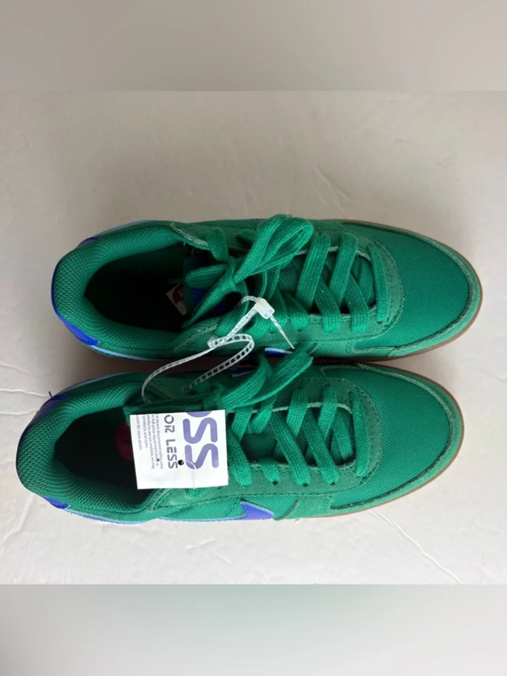 Nike Green Low-Top Sneakers with Blue Swoosh size 4y